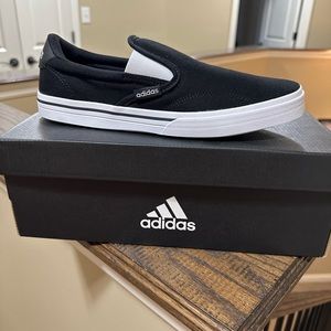 Adidas NWT Women’s Black Slipons Sz 9